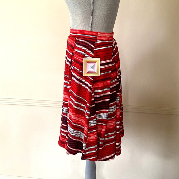 LuLaRoe “MADISON” SKIRT SIZE EXTRA SMALL (True to Size) 🌟NWT🌟 - Picture 3 of 11